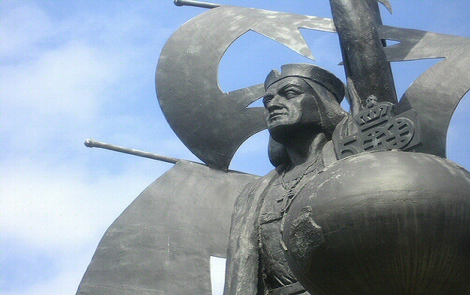 PL-24-estatua-em-santos-brasil